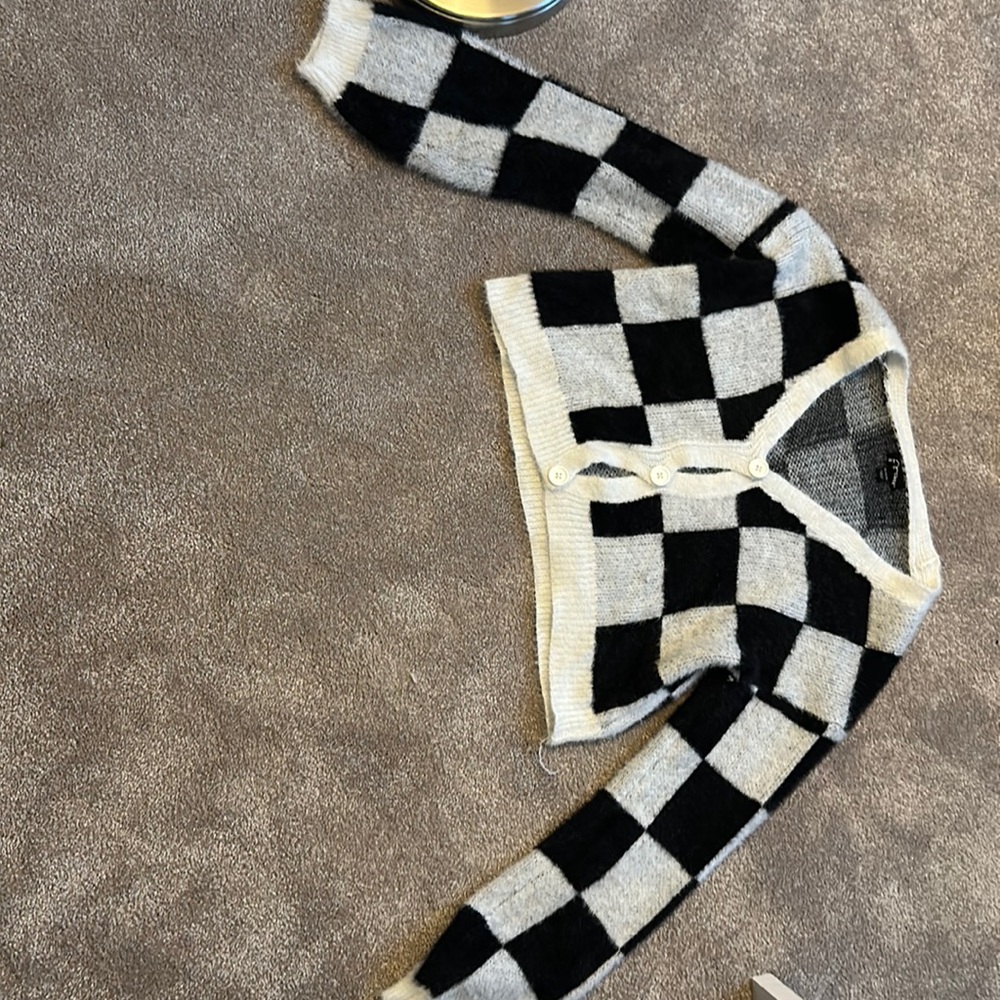 A nice fall cozy sweater! This sweeter can fit kids large to adult small. FALL!